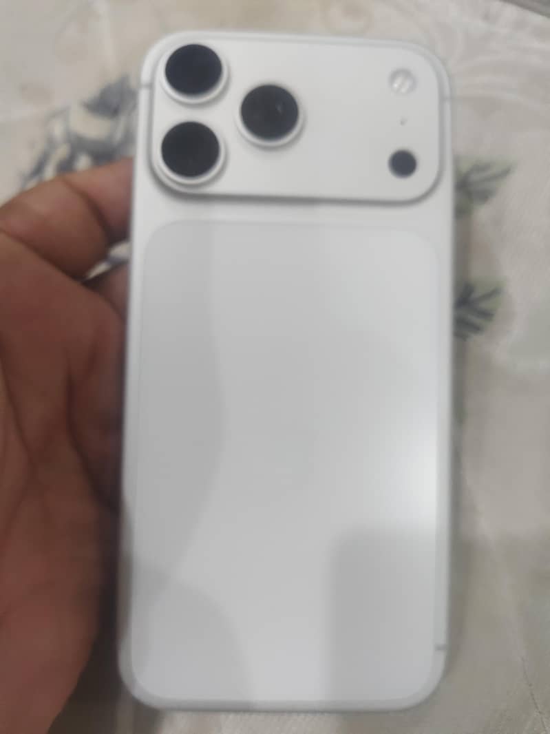 Apple iPhone 17 Pro Max 0