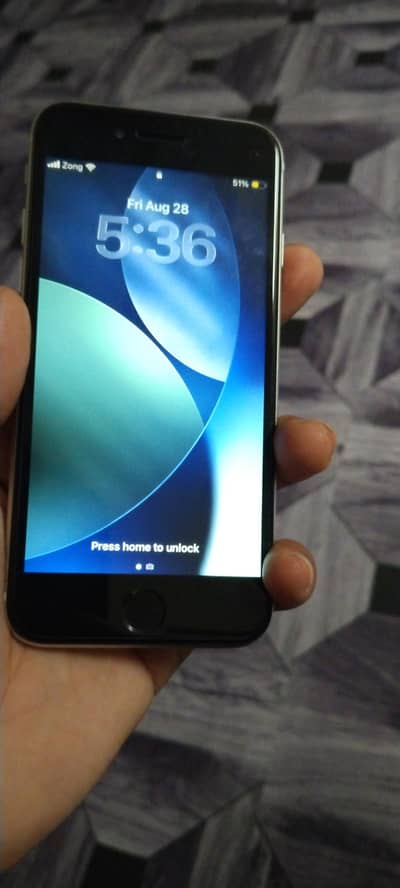 Se 2nd gen, 64gb, white clr, dual pta, 77 battery health