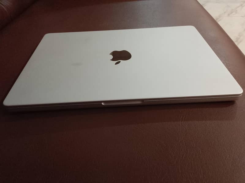 Apple MacBook Pro 14-inch 2021 | 16GB RAM | 512GB SSD 1