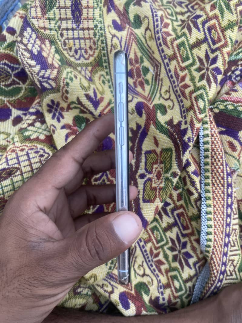 iPhone X 4
