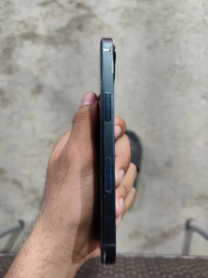 Apple iPhone 13 2