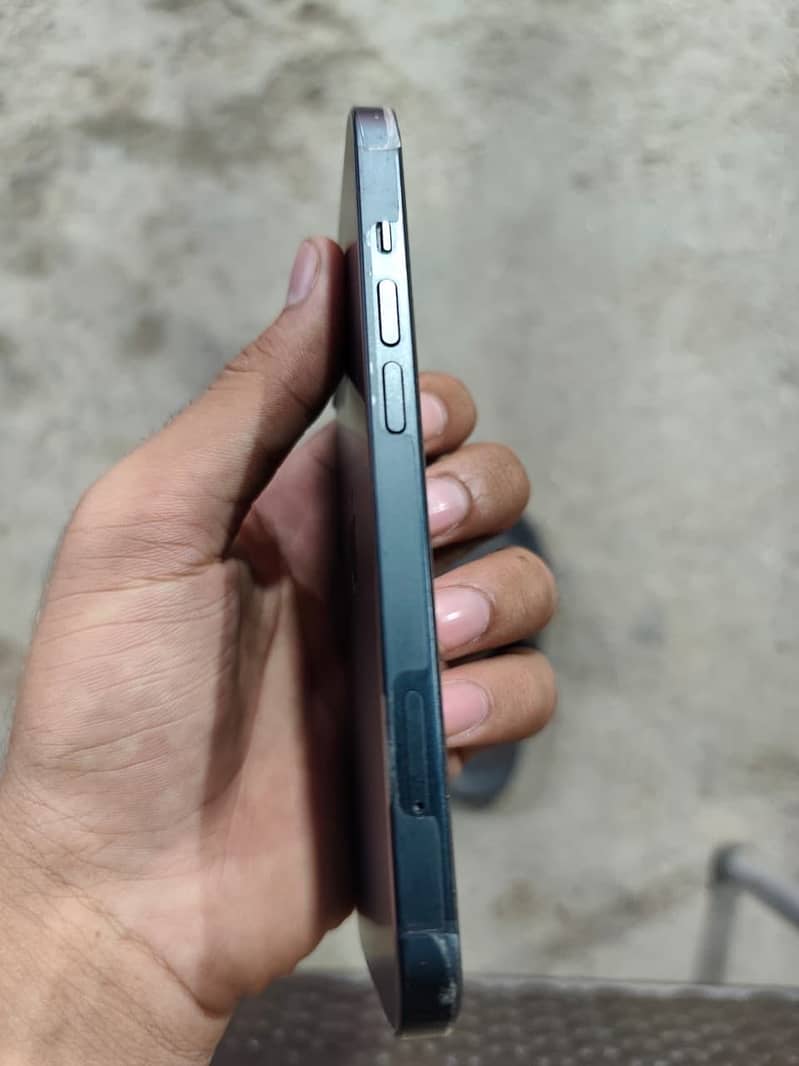 Apple iPhone 13 3