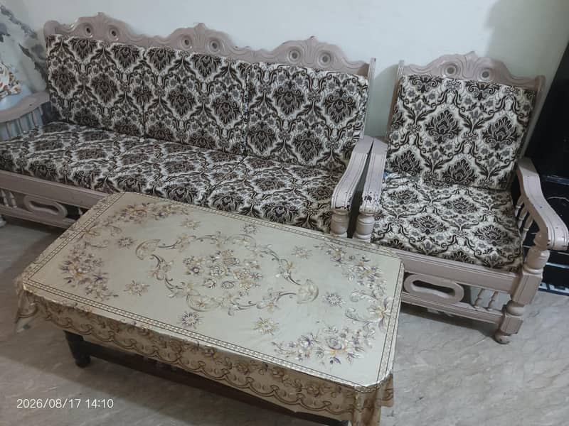 5 Seatter Sofa + table 2