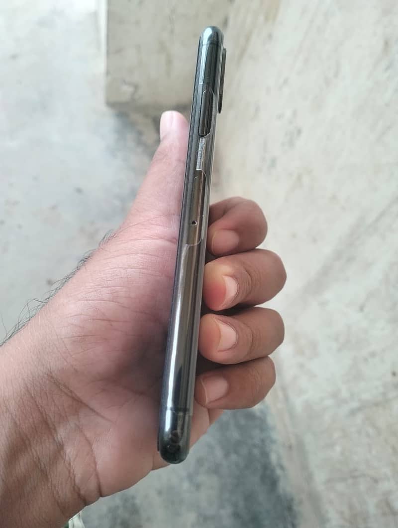 Apple iPhone XS 3