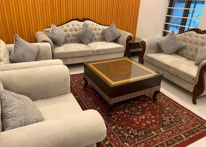 7 seaters sofa and center table