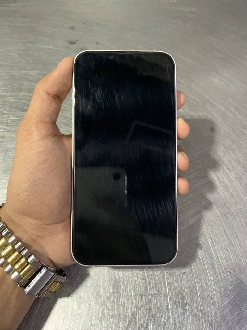 Apple iPhone 13 5