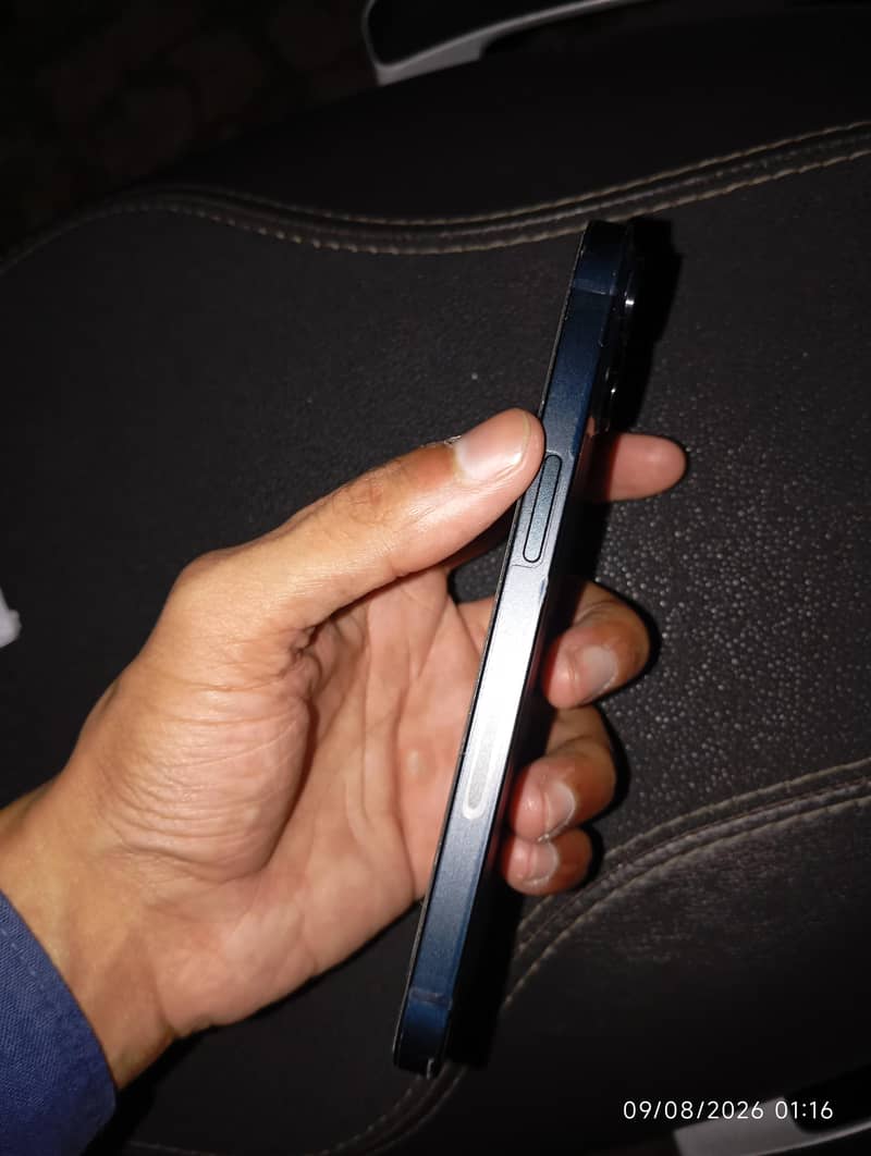 Apple iPhone 13 2