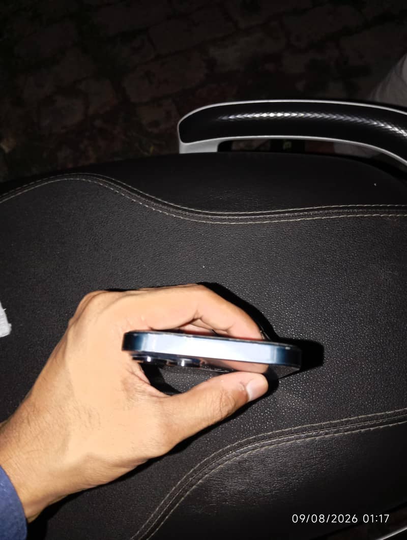 Apple iPhone 13 4