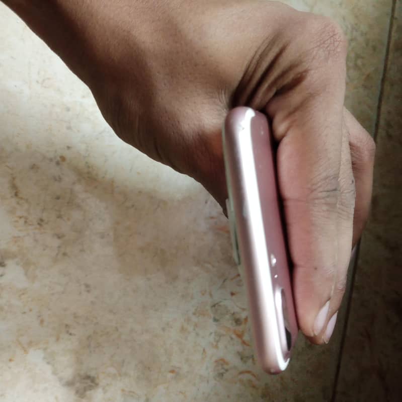 Apple iPhone 7 Plus 3