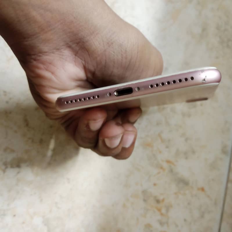 Apple iPhone 7 Plus 4