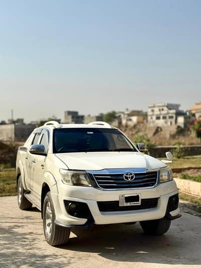 Toyota Hilux Vigo For Rent (With Driver Only)