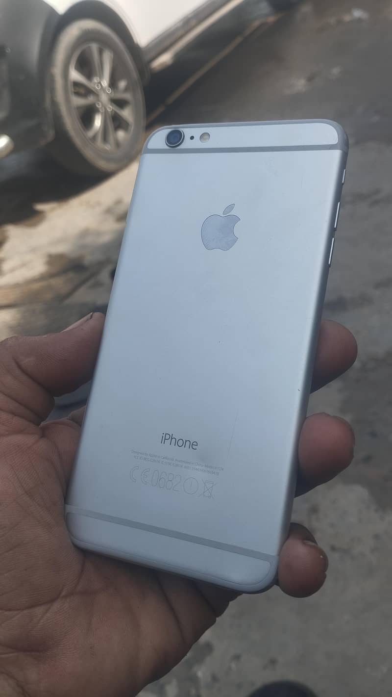 Apple iPhone 6 Plus 1