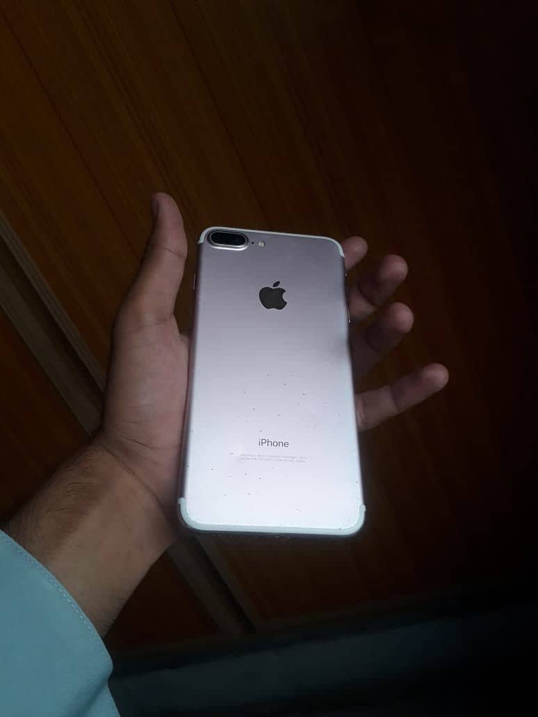 Apple iPhone 7 Plus 4