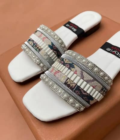 Women's stain fancy flats