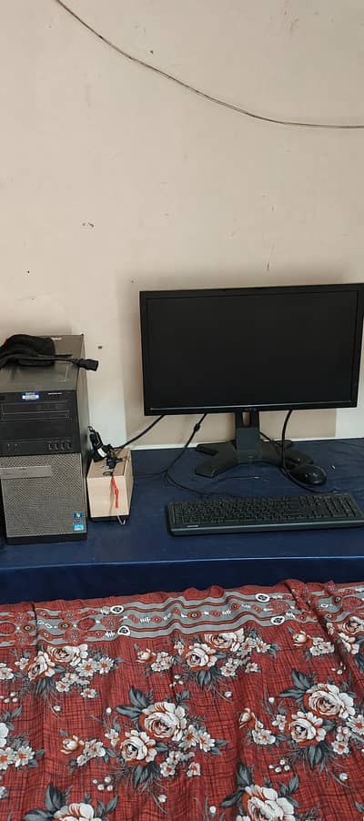 Monitor,CPu with countr for mobile shop