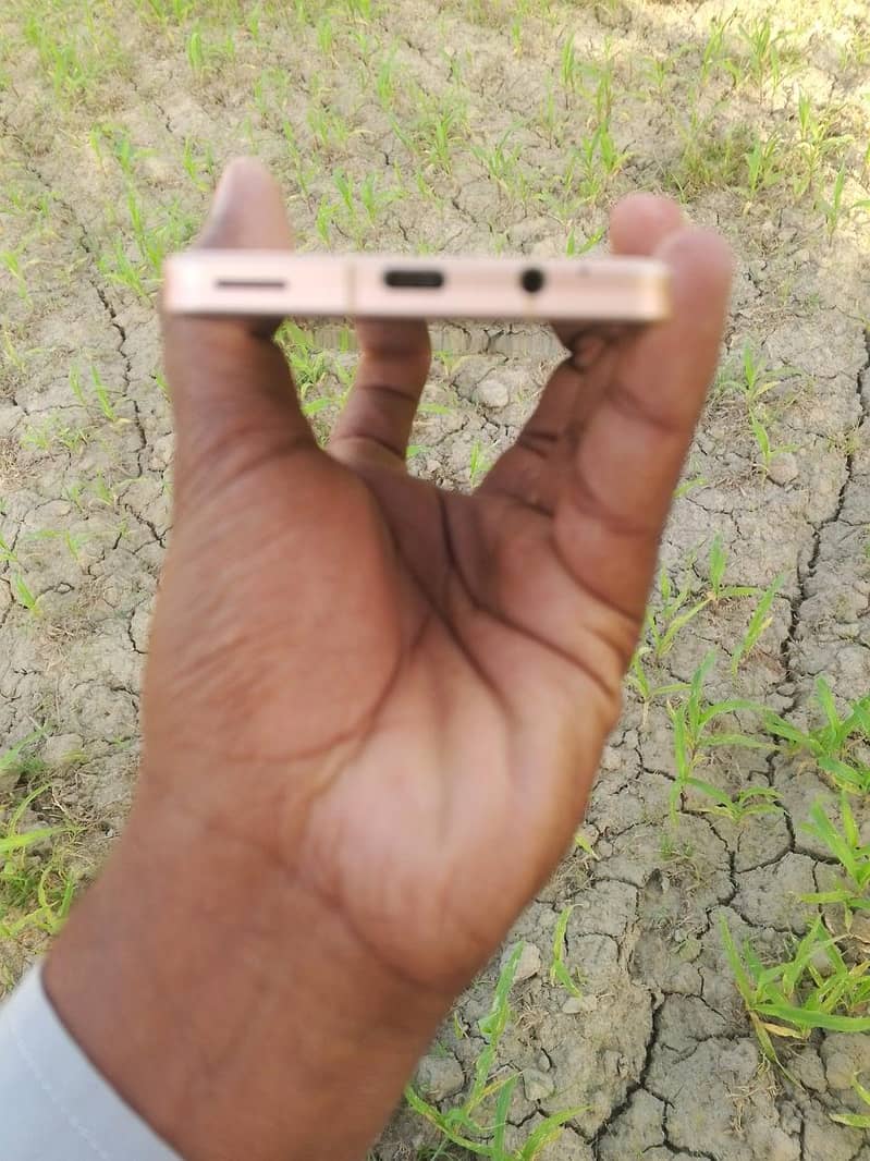 Sharp Aquos Sense 4