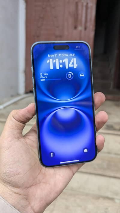 Apple iPhone 16 Plus jv 128gb 100 health waterpack ( back crack)