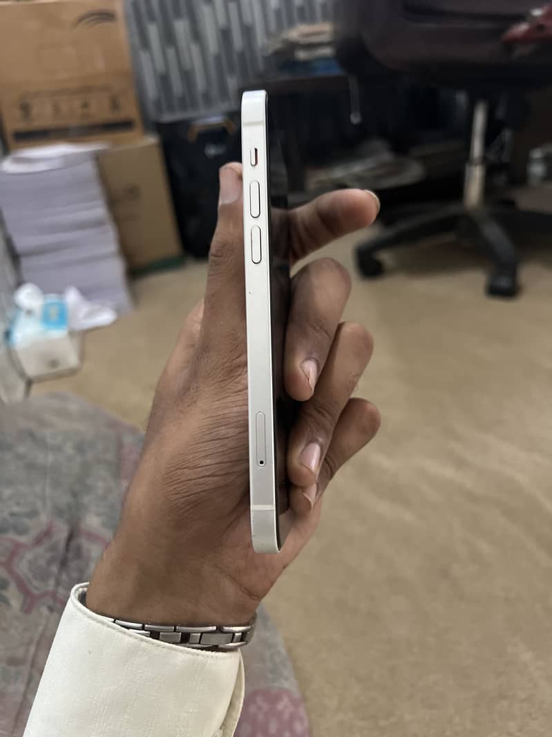 Apple iPhone 12 1