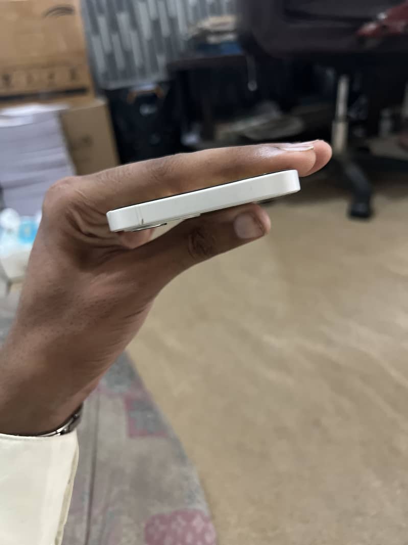 Apple iPhone 12 3