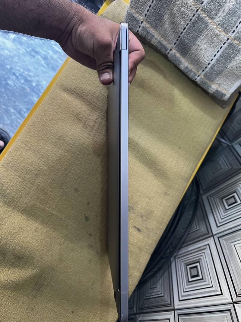 MAC BOOK PRO 2016 2