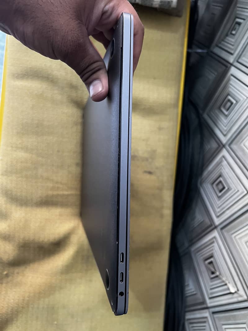 MAC BOOK PRO 2016 6