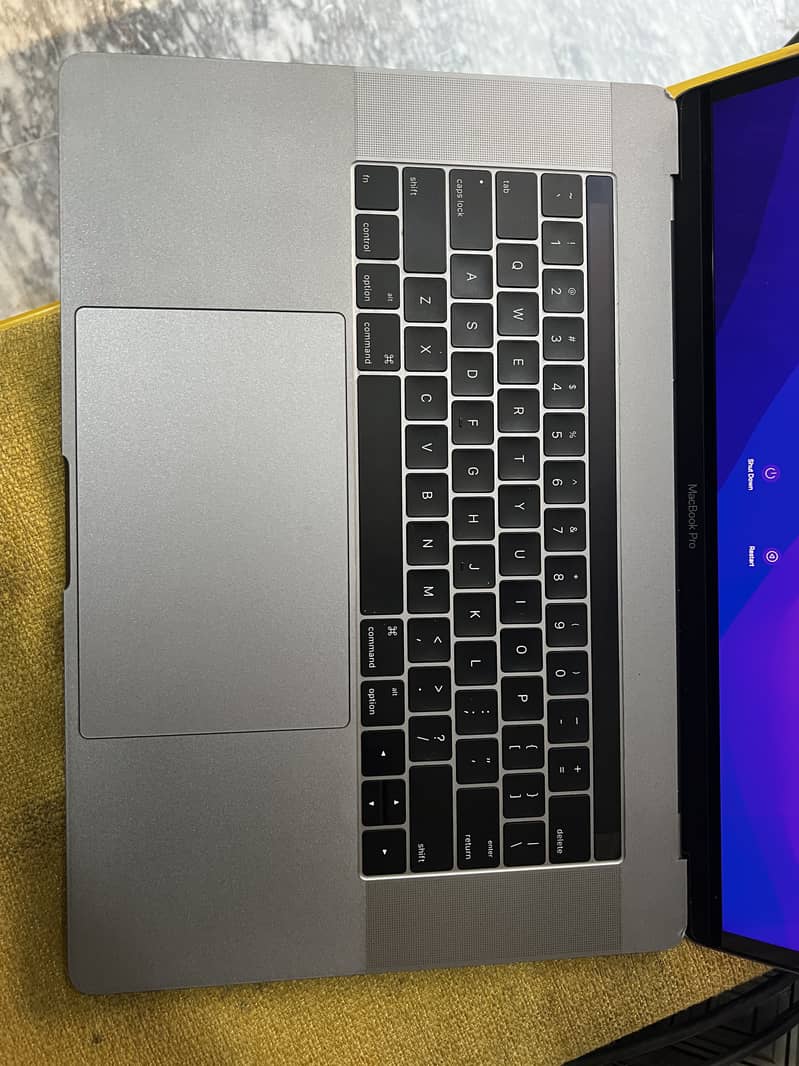 MAC BOOK PRO 2016 10