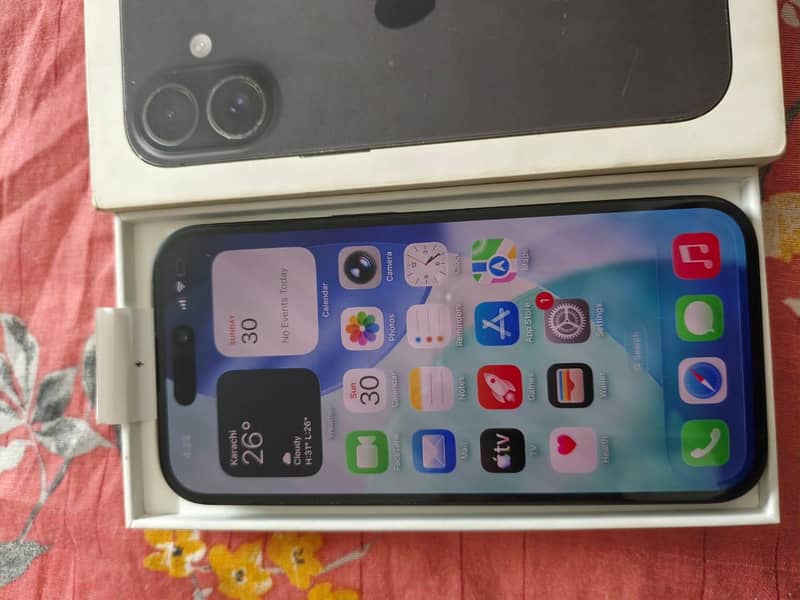 Apple iPhone 16 2