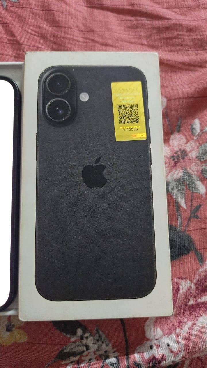 Apple iPhone 16 5