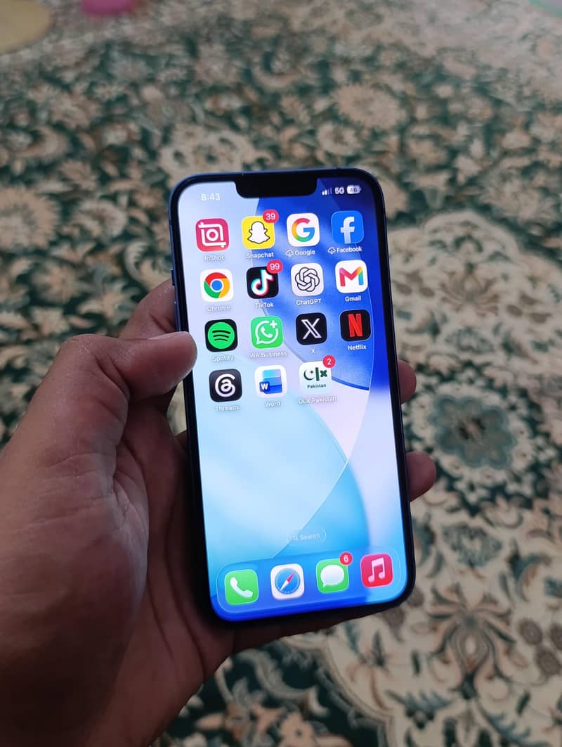 Apple iPhone 13 4