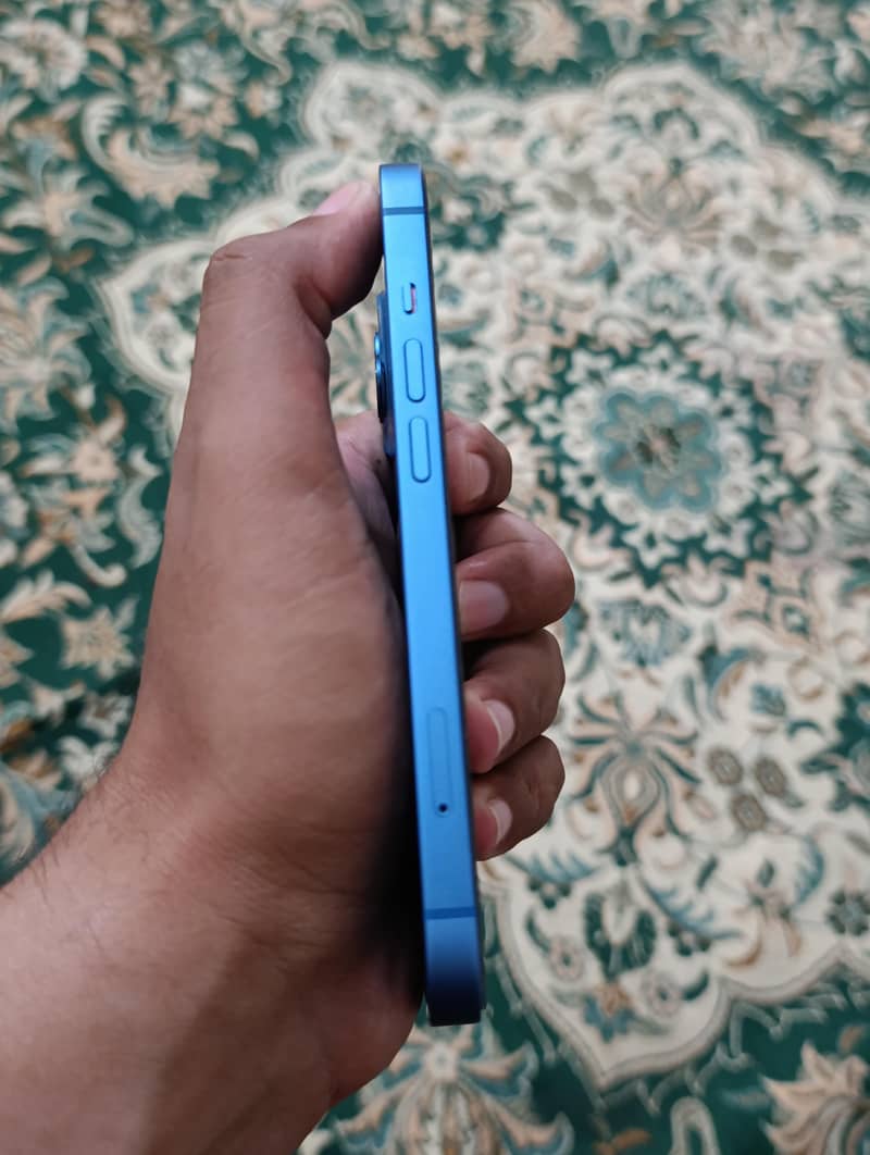 Apple iPhone 13 9