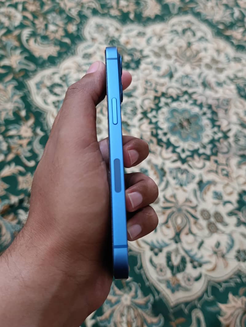 Apple iPhone 13 10