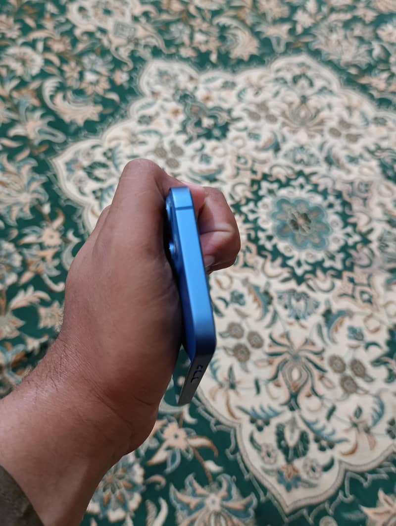 Apple iPhone 13 11