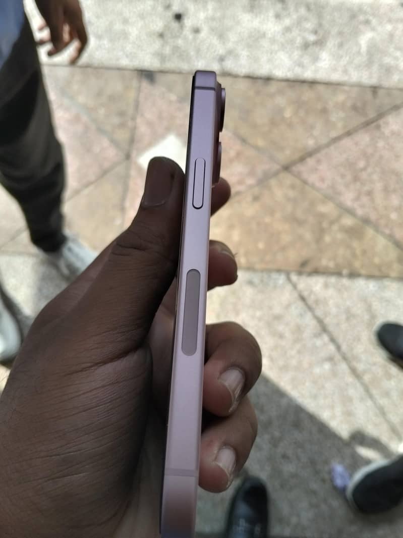 Apple iPhone 15 plus 4