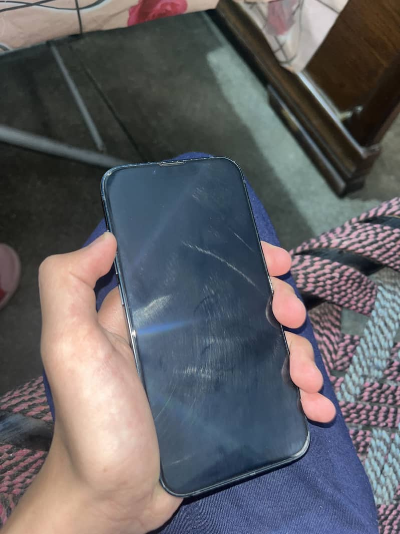 Apple iPhone 13 2