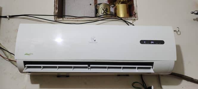 1.5 Electrolux Non Inverter Ac Just Like Brand New