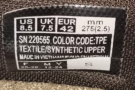 New Skechers pair size Euro 42