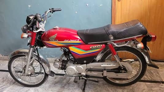 CD 70 in red Colour.