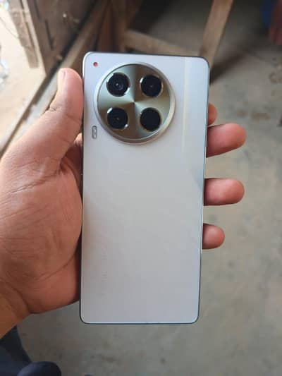 Tecno CAMON 30