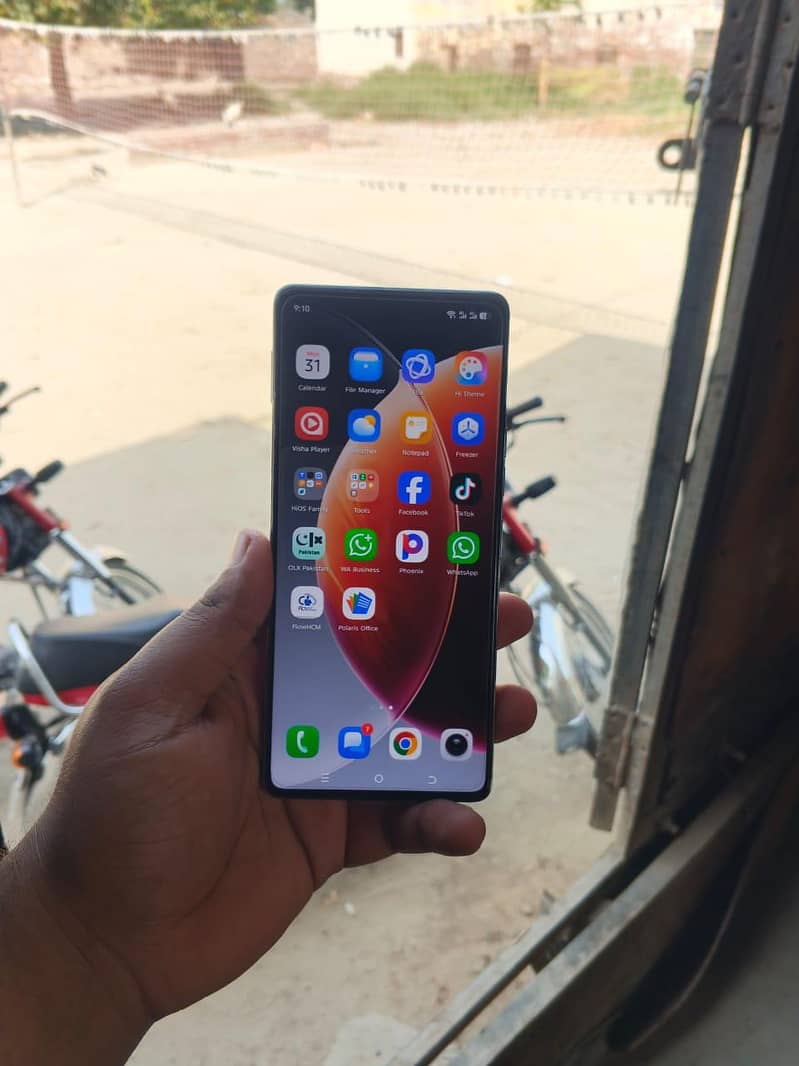 Tecno CAMON 30 1