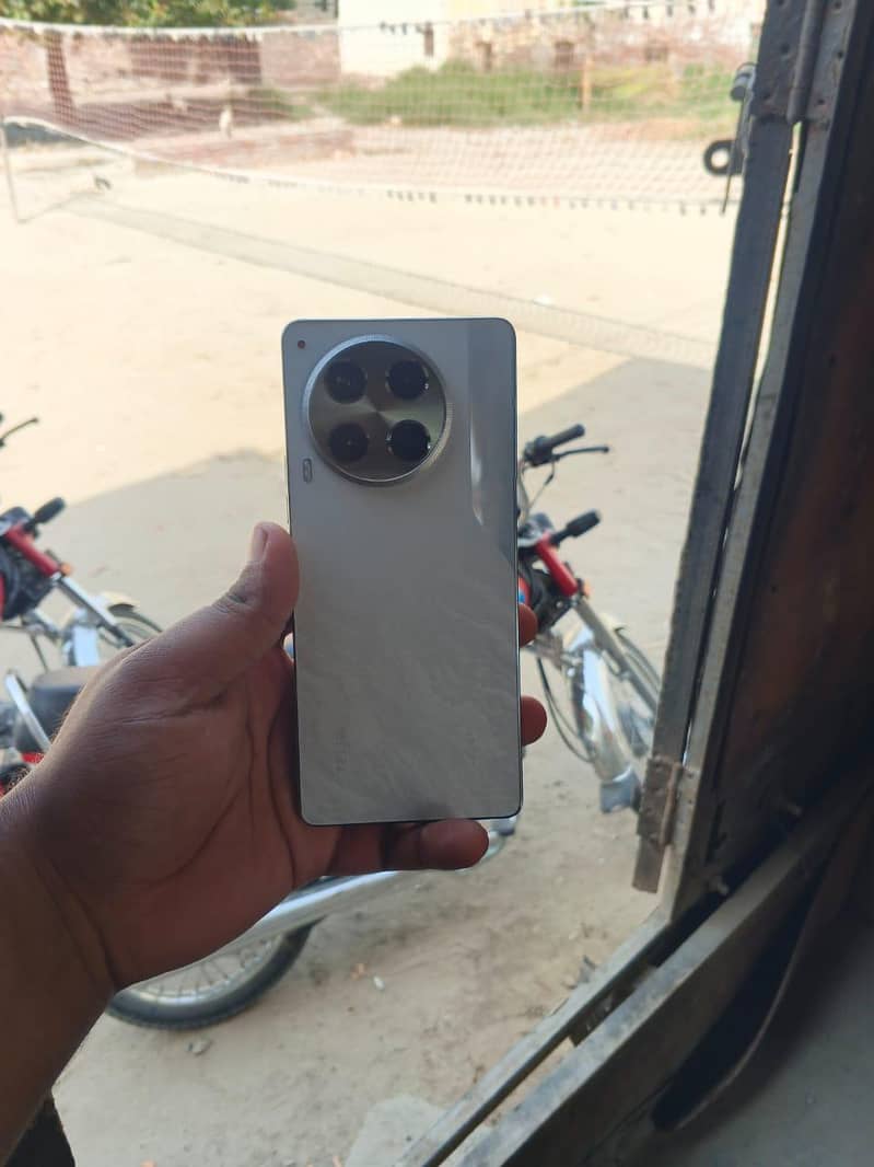 Tecno CAMON 30 4