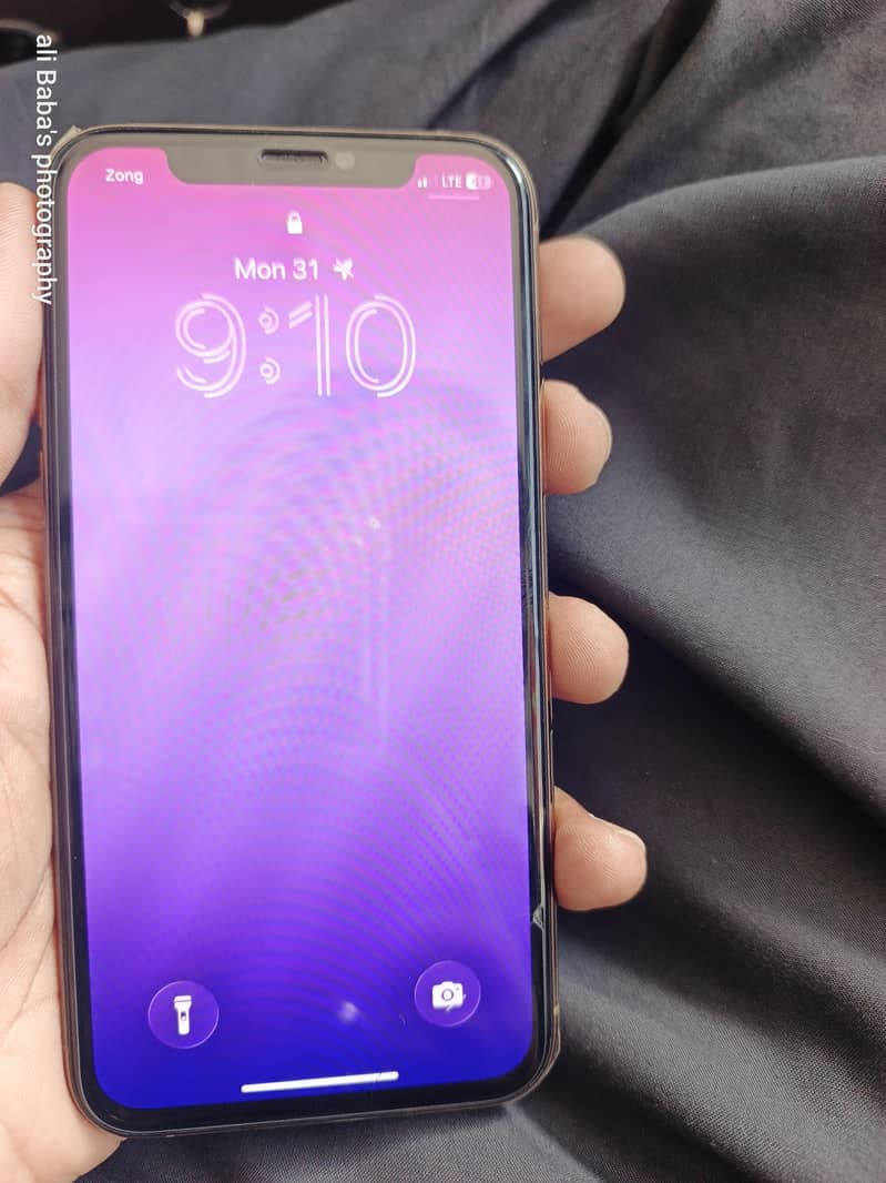 Apple iPhone 11 Pro 4
