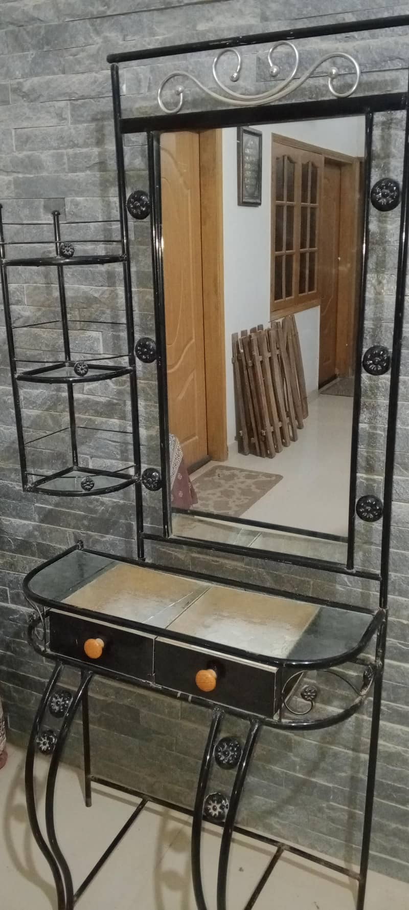 iron dressing table 0