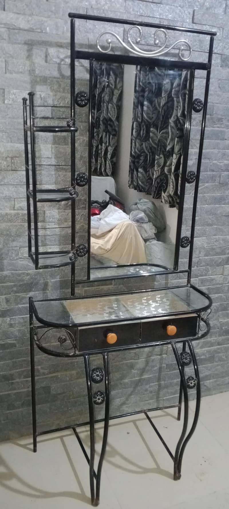 iron dressing table 1