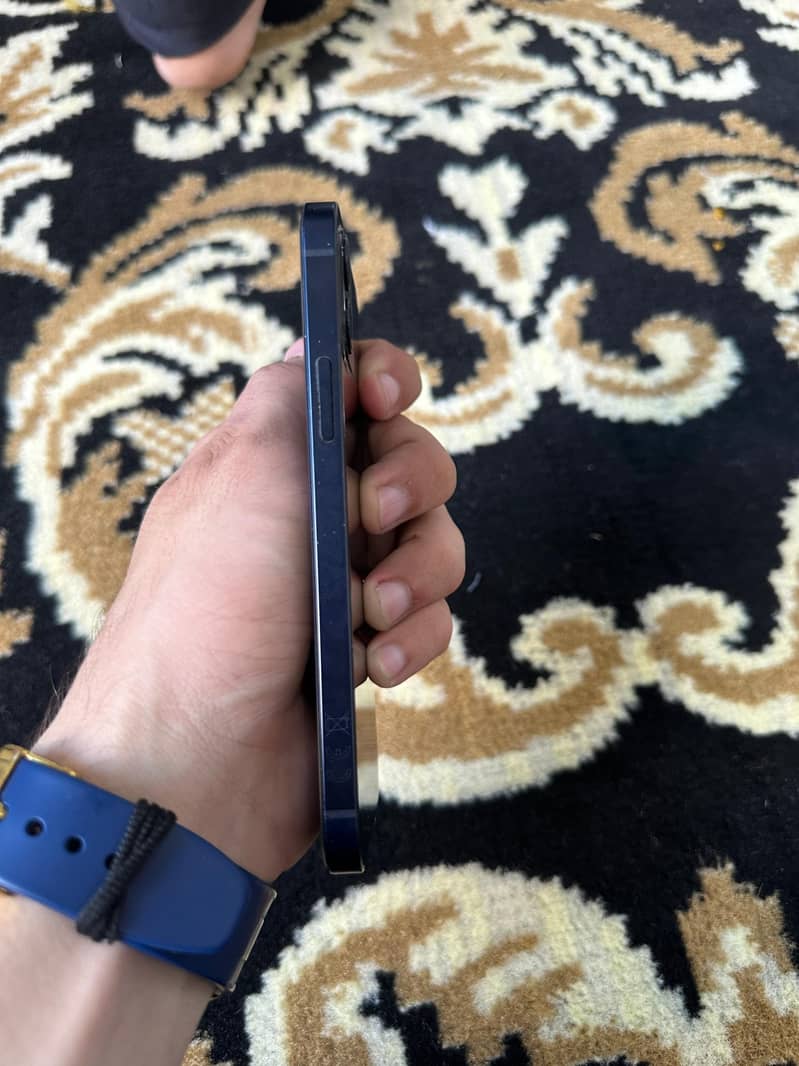 Apple iPhone 12 3