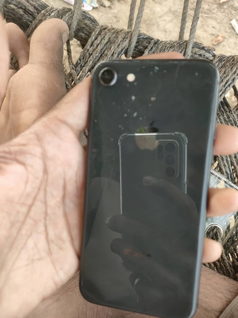Apple iPhone 8 3