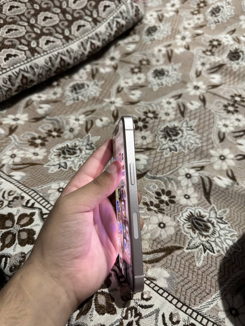 Apple iPhone 13 2