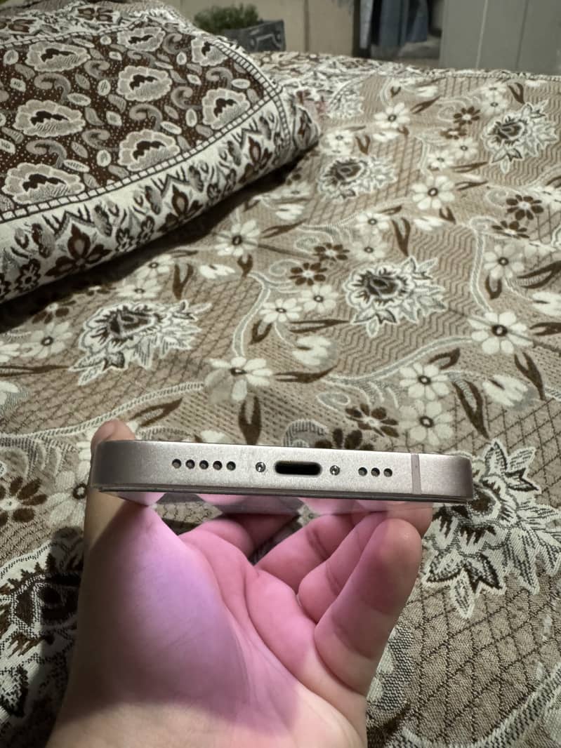 Apple iPhone 13 4