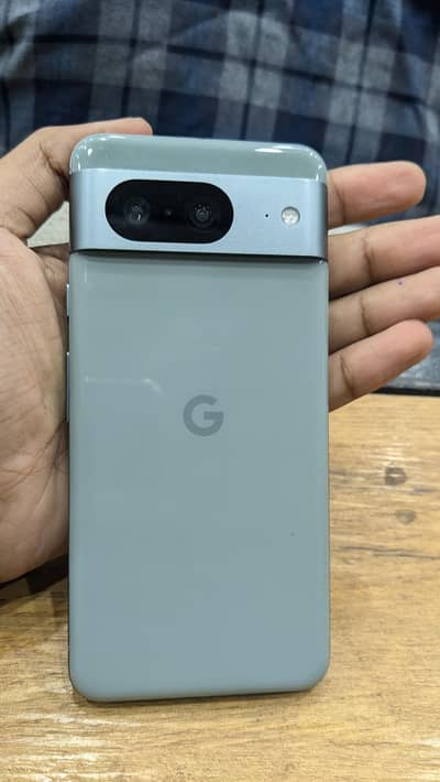 Google Pixel 8 grey color