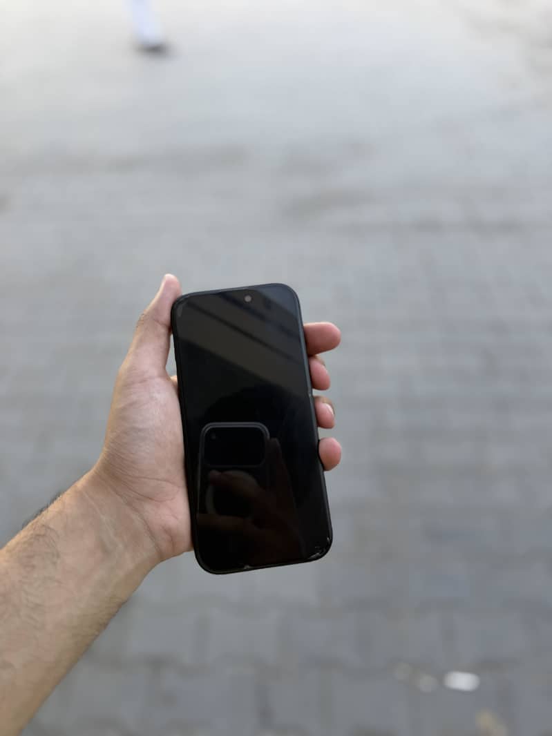 Apple iPhone 16 Pro 1