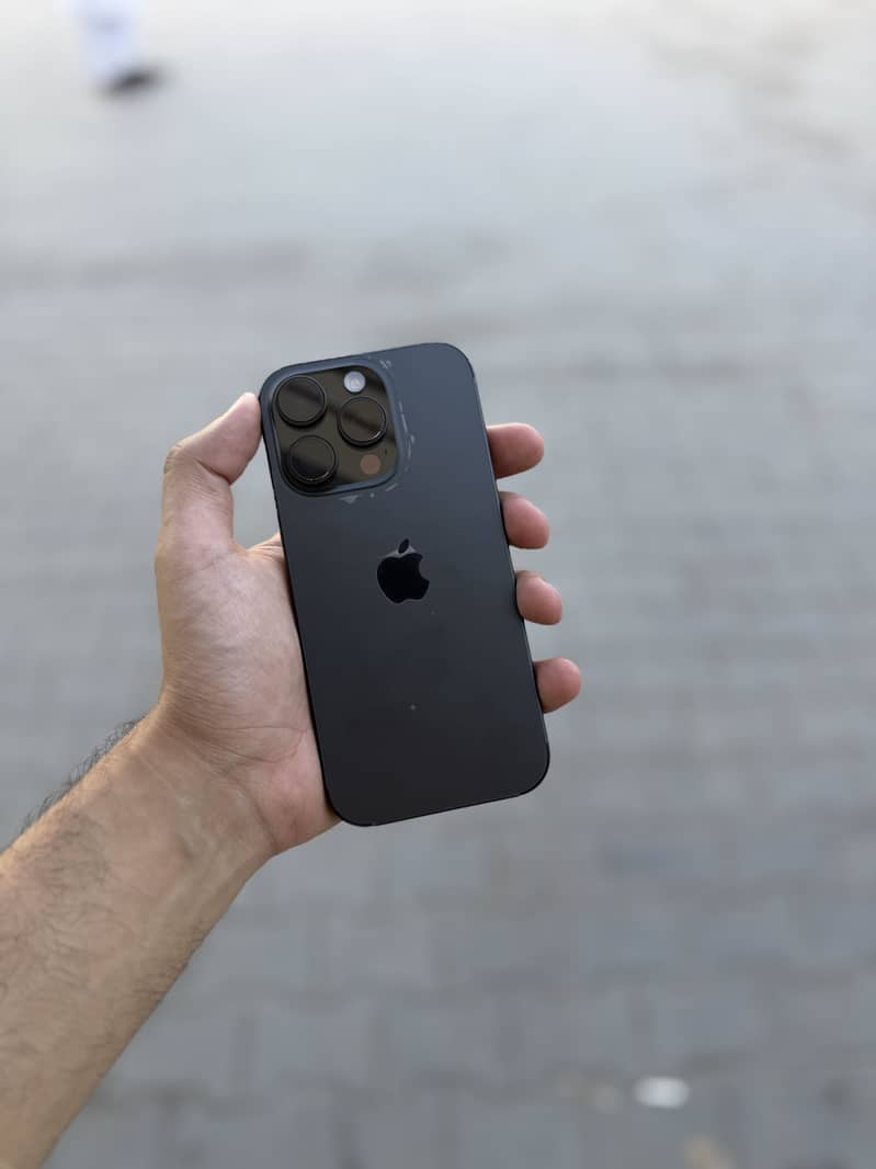 Apple iPhone 16 Pro 2